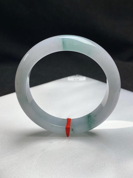 620713，57圈口，糯化飘花正圈平安镯，白底飘蓝花，水头好，细腻清爽 商品图4