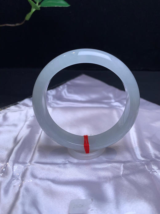 620696，55.5 正圈手镯，12.1-7.6mm，清新干净的种水镯。润润的 商品图0