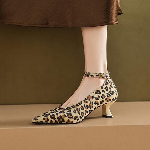 【预售5天】法式小众豹纹女单鞋细跟V口猫跟尖头一字带搭扣复古风玛丽珍单鞋JLY&18-536 商品图1