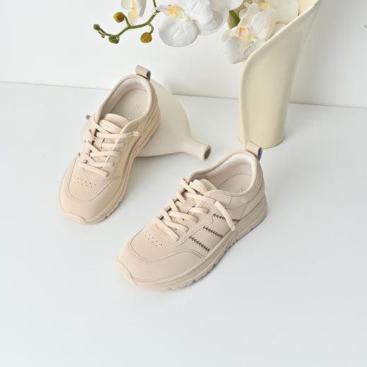 经典鲨2025年秋季专柜新款百搭一脚蹬舒适平底通勤休闲鞋女KW172-537101 商品图3