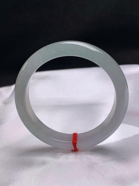 620710，57.8圈口，冰晴正圈平安镯，种水好，透手有光感，完美无裂