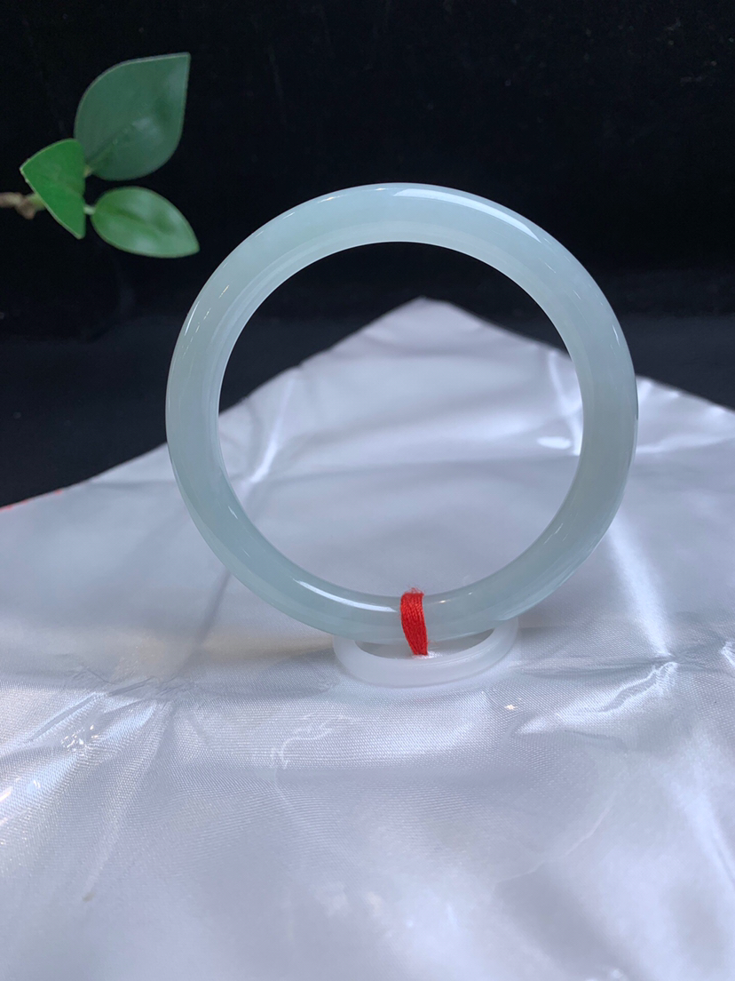 620694，54晴底细圆条，条形7.5mm 整体干净秀气 润润的，很有气质