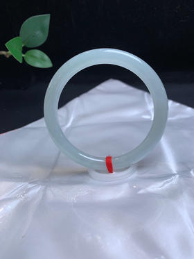 620694，54晴底细圆条，条形7.5mm 整体干净秀气 润润的，很有气质