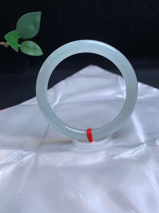 620694，54晴底细圆条，条形7.5mm 整体干净秀气 润润的，很有气质 商品图0