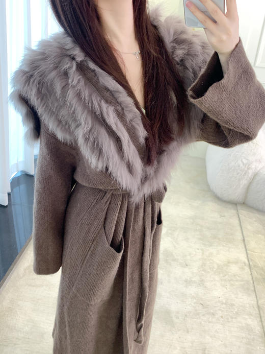 【孤品样衣，不退不换】简约高级拼接狐狸毛V领海军领修腰针织外套 商品图3