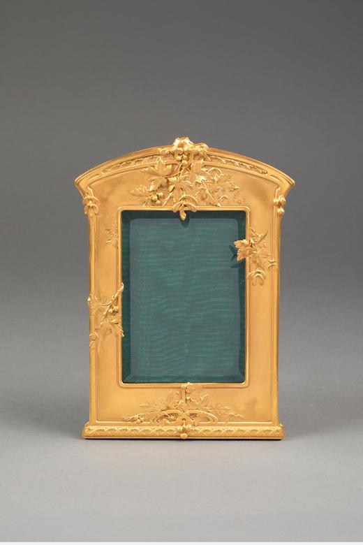 独角鹿西洋古董法国出品新艺术风格葡萄藤叶主题铜鎏金精雕装饰绿色绒衬古董相框摆件 商品图0