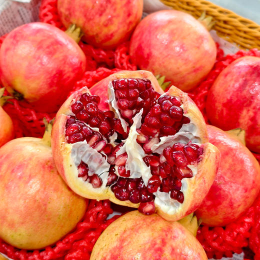 新鲜水果 甜蜜多汁石榴小果3枚（单果重300g~400g左右） 商品图1