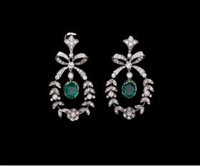 独角鹿西洋古董欧洲出品蝴蝶结花叶造型18K白金镶嵌祖母绿及钻石耳环一对