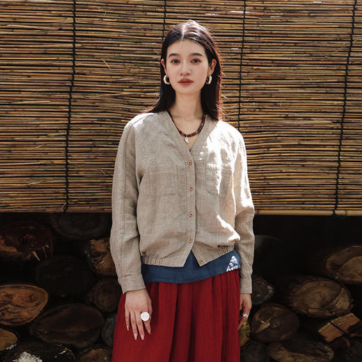绽放485朵/【大山的褶皱】进口酵磨洗色织亚麻V领收下摆短外套女 商品图0