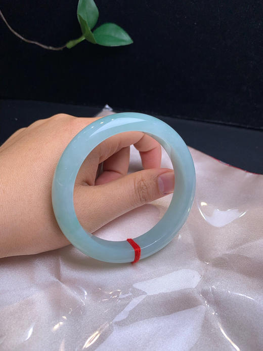 620721，59.1 淡绿底正圈手镯，12.8-9.2mm，浅果绿正圈，清新秀气 干净完美 商品图5