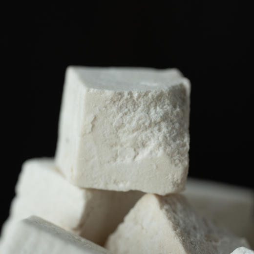 云南茯苓|云南仿野生老树云茯苓，人工去皮切块，自然晾晒，形状大小不规则，无漂白，自然原色，吃得更放心。可泡水、煮水、煲汤，也可打粉热水冲服。250g/瓶⭐️申通快递 商品图2