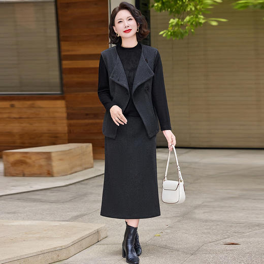 FW 88妈妈装套装休闲三件套绣花上衣T恤+马甲+半裙 商品图0