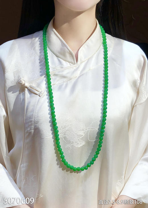 108颗艳绿长珠串【5070609】具体价格微信咨询 商品图4