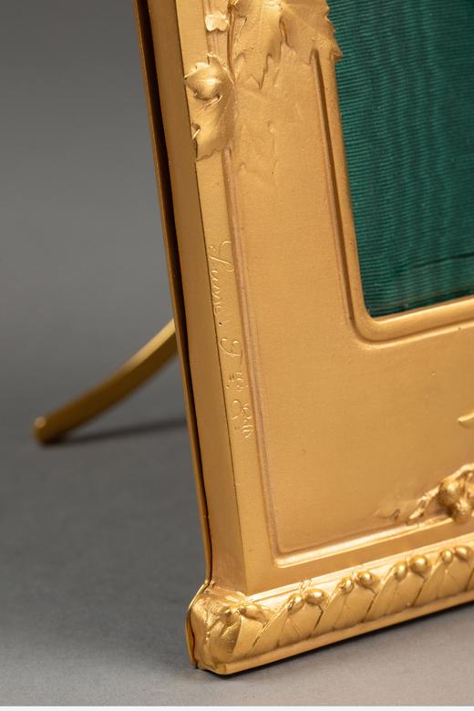 独角鹿西洋古董法国出品新艺术风格葡萄藤叶主题铜鎏金精雕装饰绿色绒衬古董相框摆件 商品图2