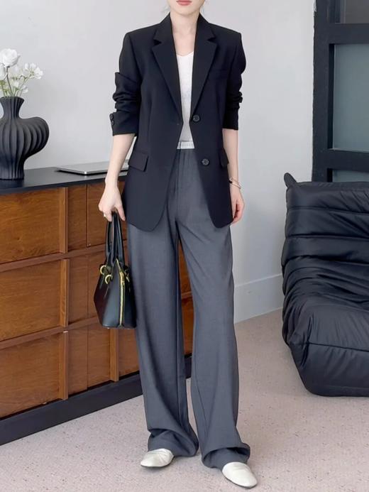 巨高端❗️版型鲨疯了2025秋季新品【铜氨丝羊毛直筒解压西裤】一秒变身超模腰和超模腿⚠️大牌品质！⁮实物直呼哇塞！⁣肤感清爽舒适，⁩轻松去除班味无压力～ 商品图4