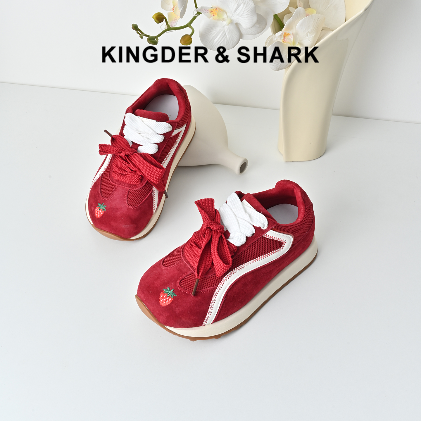 经典鲨2025年秋专柜新品红色猪皮革平底跑步休闲鞋德训鞋女KW16-537081