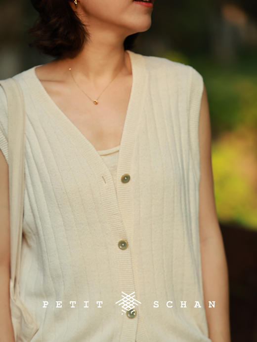 PETIT SCHAN小闪 CLO#902 A Great Master 女先生 桑蚕丝V领针织马甲 商品图3