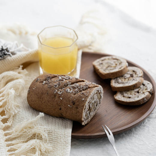 【现烤现发】黑麦全核桃列巴+奇亚籽蔓越莓列巴| 真材实料，特别添加水牛奶，微微加热后食用口感更佳。400g/个*2个⭐️中通快递 商品图1