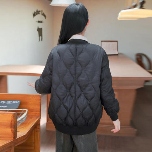 谜底短款羽绒服女士2025秋冬新款极简百搭宽松V领鸭绒服257MY8801 商品图2