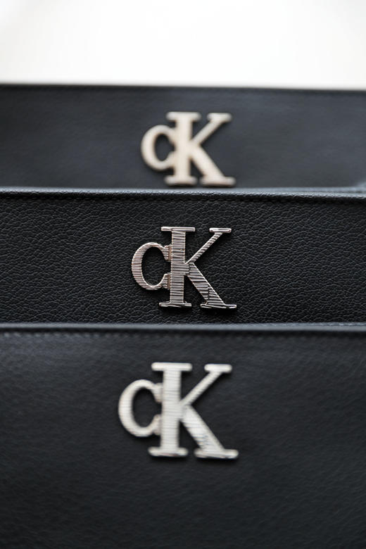 金属法棍包，全部原包装品相。手提牛皮黑色单肩包腋下包C090966 商品图1