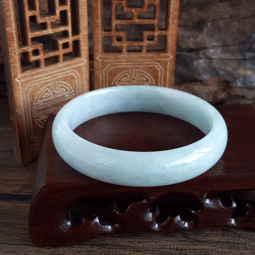 【天然正品】A货翡翠天然细腻无纹裂正桩细豆种紫罗兰58.5号翡翠手镯女士 280325AH44 现售价：1180特价 商品图3