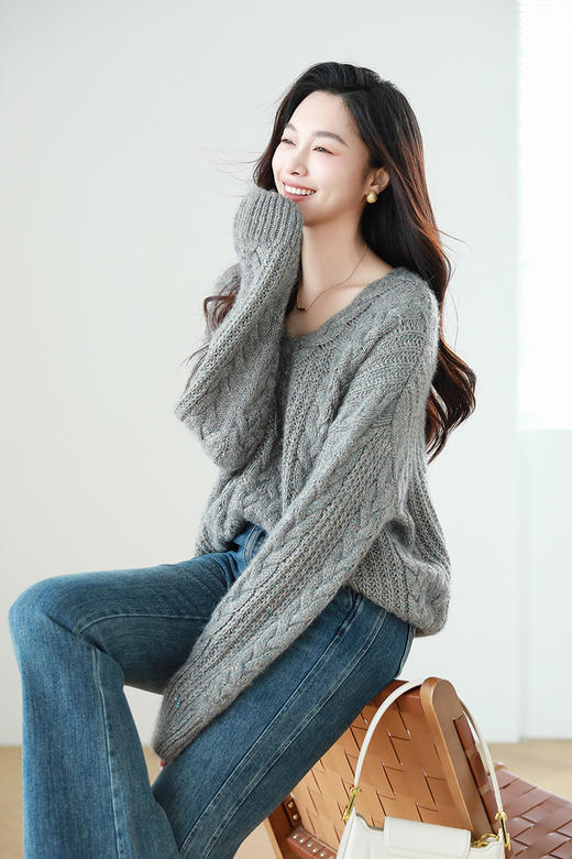 火桐hooton 冬日恋歌 羊绒蚕丝珠片V领套头衫8585 商品图6