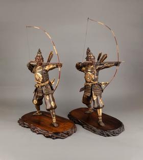 独角鹿西洋古董日本古董硬木底座装饰铜鎏金赤铜精雕弯弓武士造型人物雕塑古董摆件一对