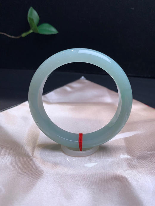 620721，59.1 淡绿底正圈手镯，12.8-9.2mm，浅果绿正圈，清新秀气 干净完美 商品图2