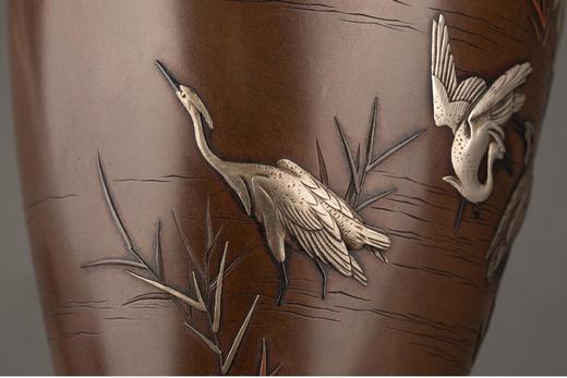 独角鹿西洋古董日本明治时期出品水畔白鹭主题镀银精雕装饰赤铜古董花瓶一对 商品图6