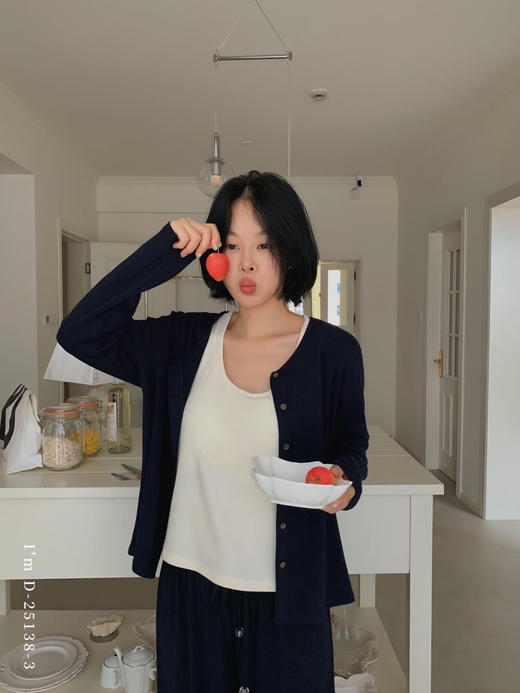 2025秋新款！懒人三件套家居服套装 背心+开衫+阔腿裤 实用！时髦！性价比！慕斯羊绒质地 一场肌肤的温柔盛宴 商品图3
