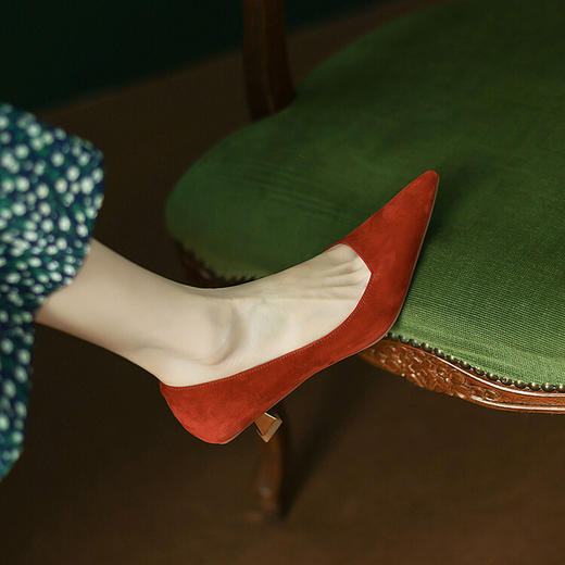 【预售5天】柔软气质款猫跟高跟鞋子女新款尖头羊反真皮细跟优雅单鞋WC&M9630 商品图0