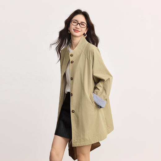 【09/10新品】熙世界松弛感卡其色风衣女中长款2025秋季新款立领巴恩风休闲外套 商品图4