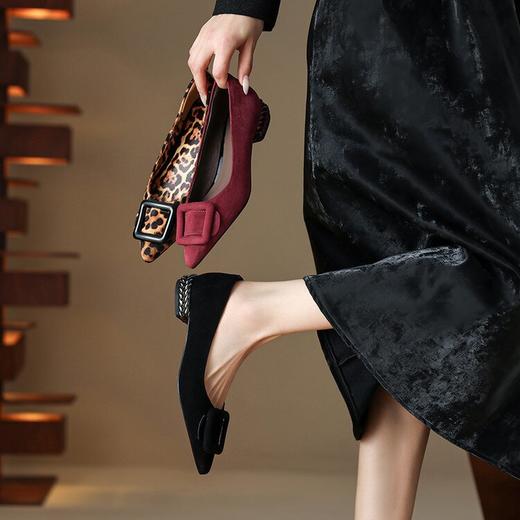 【预售5天】秋季新款气质尖头通勤方扣百搭绒面浅口豹纹单鞋女HYT&MS-7427 商品图4
