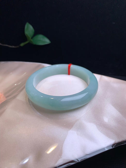 620721，59.1 淡绿底正圈手镯，12.8-9.2mm，浅果绿正圈，清新秀气 干净完美 商品图6