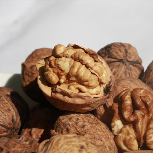 【3斤十堰主城区包邮】大凉山新鲜干核桃 新核桃 1斤/3斤 商品图2