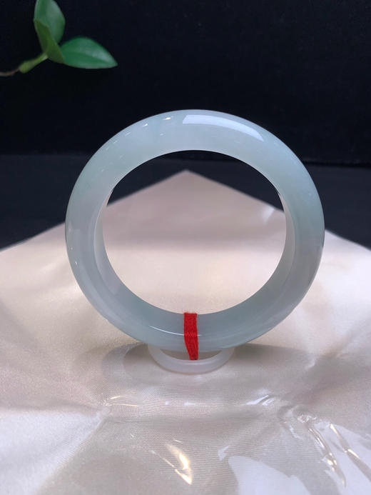 620720，56.8 带底色手镯，12.6-9.5mm，底妆均匀，上手温婉大方 商品图3