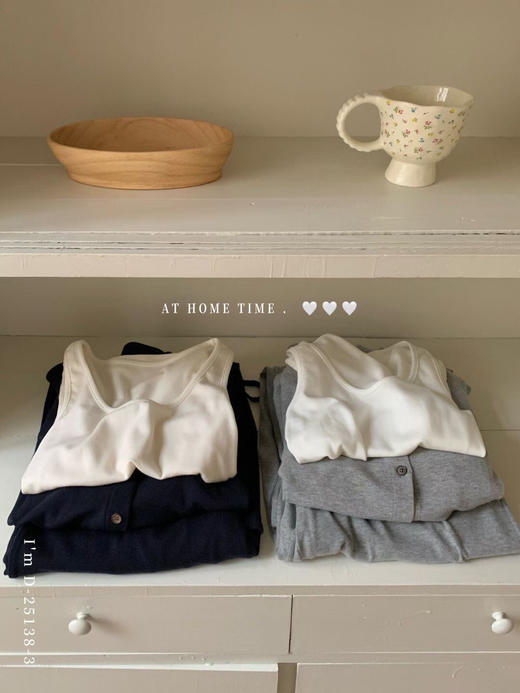 2025秋新款！懒人三件套家居服套装 背心+开衫+阔腿裤 实用！时髦！性价比！慕斯羊绒质地 一场肌肤的温柔盛宴 商品图6