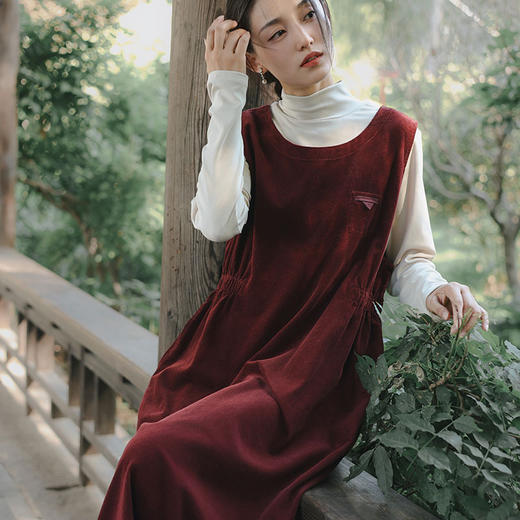 2025秋冬新款灯芯绒文艺无袖连衣裙QM6550 商品图3