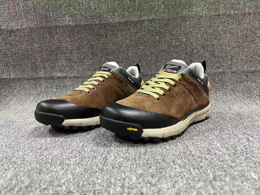 全新 正品丹纳 防水防滑轻量户外徒步鞋，棕色 
码数 40/41/42/43/44/45
全新货品 盒装，数量不多
原价1600 商品图6