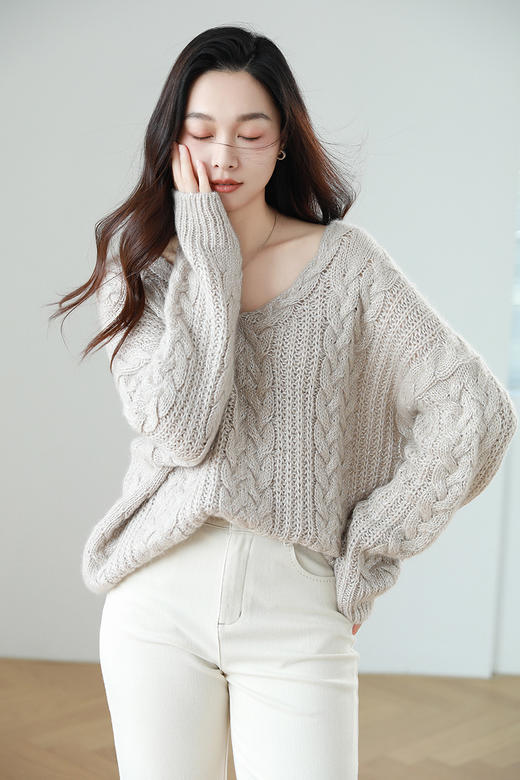 火桐hooton 冬日恋歌 羊绒蚕丝珠片V领套头衫8585 商品图2