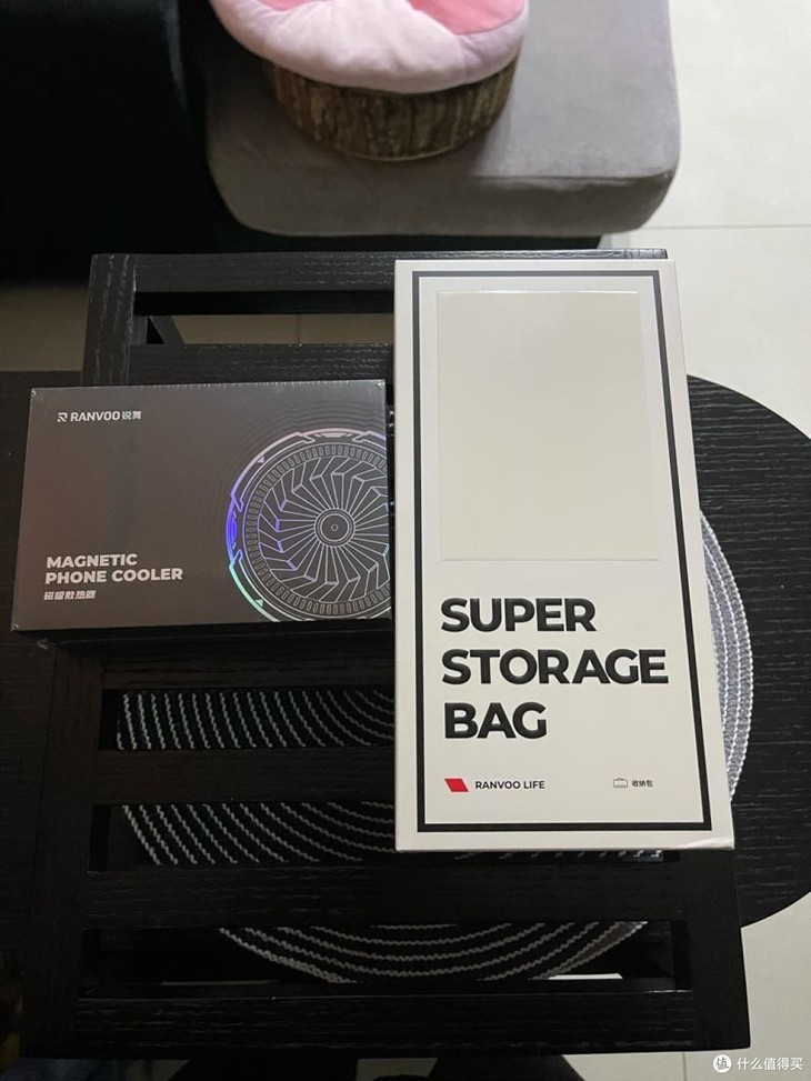 左边是散热器，右边是送的收纳包