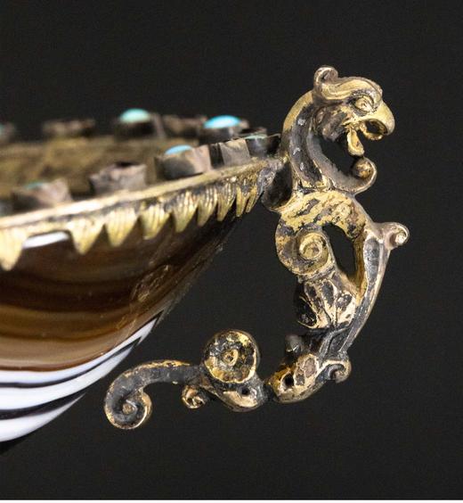 独角鹿西洋古董欧洲出品新文艺复兴风格铜鎏金精雕装饰玛瑙嵌绿松石及红宝石双耳高足杯 商品图4