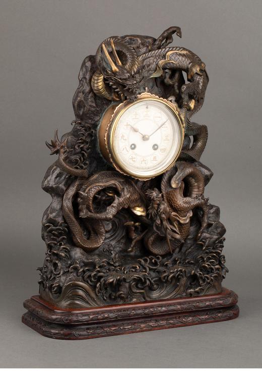 独角鹿西洋古董日本明治时期卷叶纹硬木精雕底座装饰东方盘龙主题镀金铜雕座钟古董钟表 商品图1