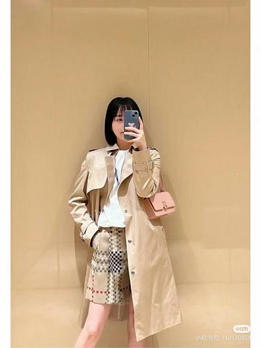 Burberry巴宝莉新款  纯色中长款翻领腰带长袖风衣（SS） 商品图3