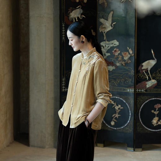 牧衣游原创 丝绒手工刺绣短外套秋新款立领东方复古百搭开衫 鸢蓝 商品图0