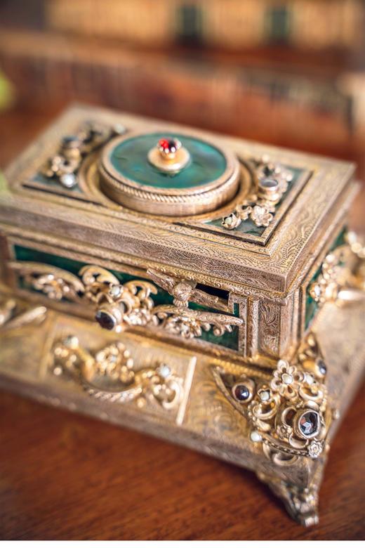 独角鹿西洋古董德国出品洛可可风格银鎏金精雕镶嵌珍珠半宝石绿珐琅装饰鸣鸟古董八音盒艺术摆件 商品图3