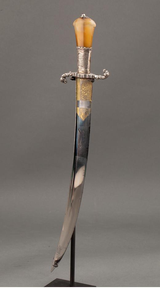 独角鹿西洋古董英国出品皮革刀鞘犬首花卉主题纯银精雕嵌玛瑙刀柄装饰卷叶纹镀金钢制刀刃狩猎弯刀【未开刃】 商品图2