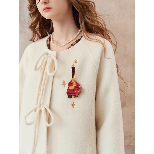 【暖冬内购】两三事 长日将尽 2025秋冬新款甜美蝴蝶结装饰毛呢外套女配胸针 商品图2