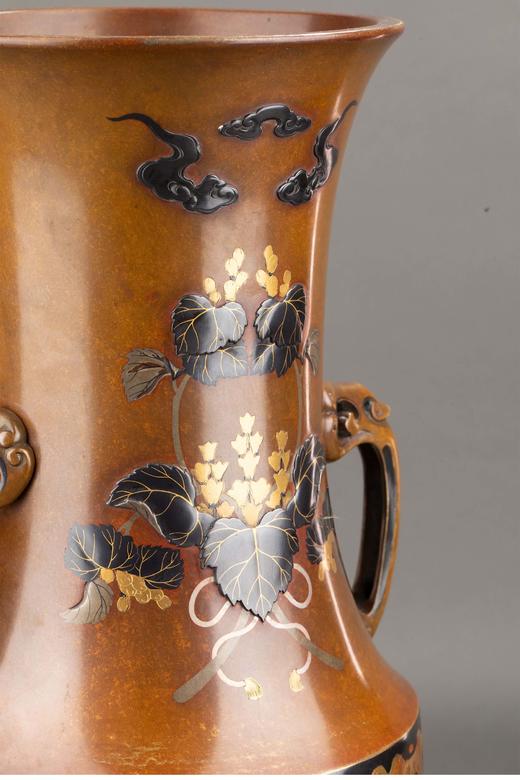 独角鹿西洋古董日本明治时期出品凤凰菊纹主题镀金银精雕装饰赤铜双耳古董花瓶 商品图3