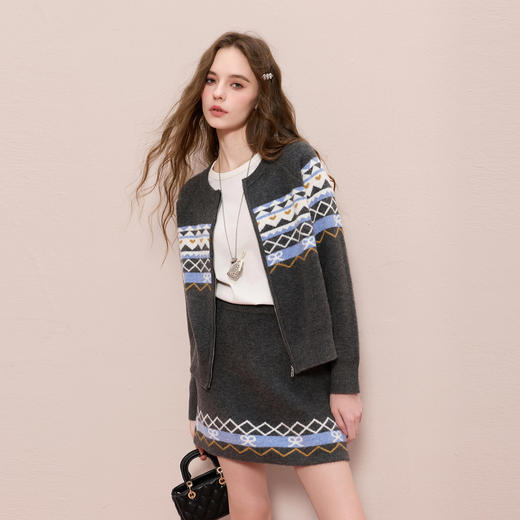 三彩2025冬季新款针织套装圆领提花针织衫上衣高腰半身裙两件套M 商品图1